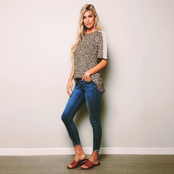 Leopard Print Tee with Lace Detail on Sleeves - Picture 7 of 7